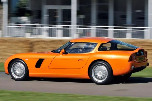 Стартовият Fighter е 532 к.с. и 712 Нм и около 1,5 т собствено тегло. Следващият в йерархията е Fighter S с двигател с мощност 637 к.с. (786 НМ). И на върха на гамата трябваше да бъде Fighter T с V10 с 1026 к.с. и 1405 Нм. Предвиждаше се ускорение до 100 км/ч за по-малко от 3,5 секунди, а максималната скорост да бъде ограничена до 362 км/ч, въпреки че таванът е 435 км/ч. Такива автомобили обаче не бяха произведени, а Fighter от 2004-а до 2011 г. са в тираж от 9 до 14 бройки.